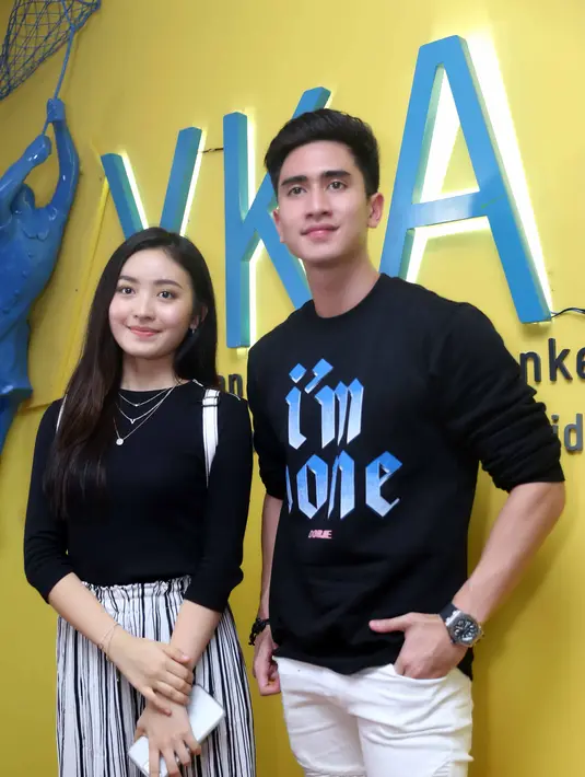 Wilona pun mengatakan rumor yang selama ini menyebut dirinya dan Verrell berpacaran lantaran kedekatan mereka dan seringnya berfoto berdua. Padahal menurut Wilona, kalau berpergian selalu ada orang lain bersamanya. (Nurwahyunan/Bintang.com)