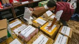Ada 157 kilogram sabu yang berhasil diamankan yaitu 50 kilogram dari Malaysia 50 dan 107 kilogram dari Myanmar. (merdeka.com/Arie Basuki)