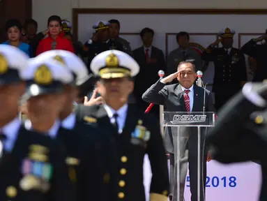 Menteri Pertahanan Ryamizard Ryacudu memimpin upacara penyerahan kapal selam KRI Ardadedali-404 pesanan TNI Angkatan Laut di galangan kapal Daewoo Shipbuilding & Marine Engineering (DSME), Okpo, Korea Selatan, Rabu (25/4). (Dok Puskom Publik Kemhan/Juli)