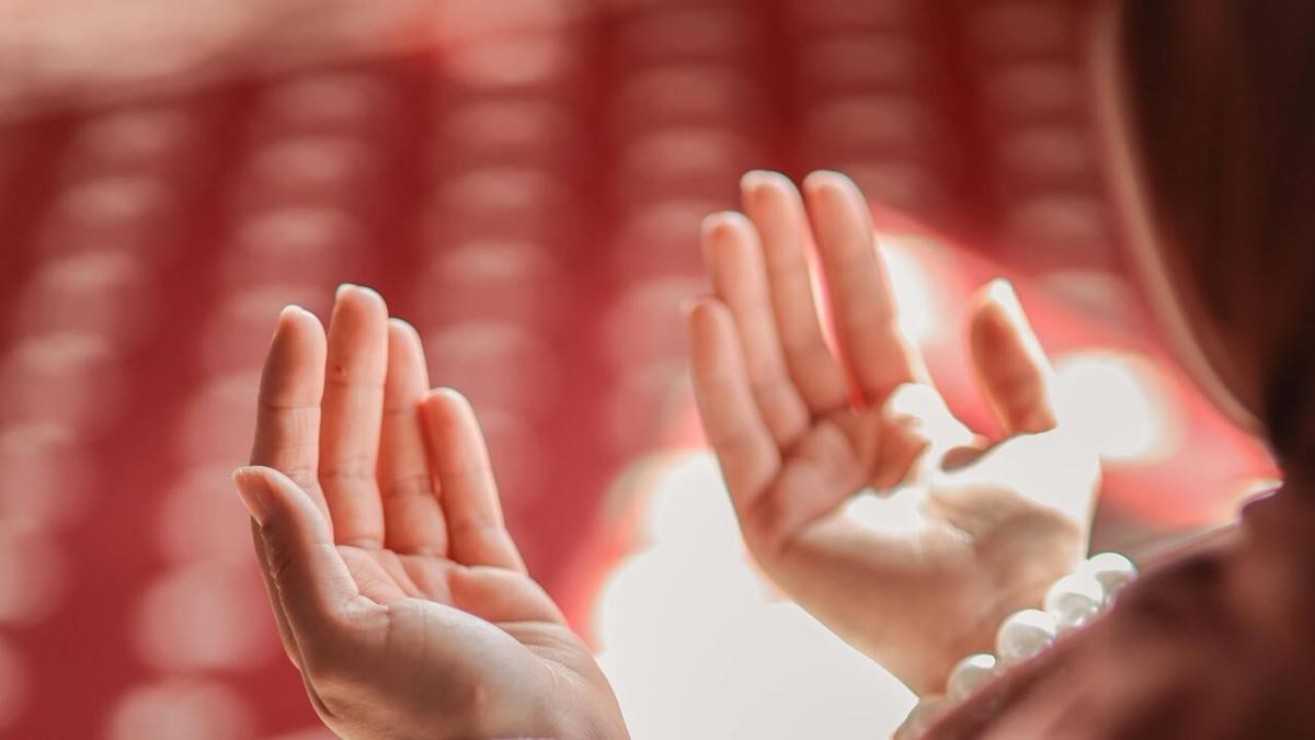 Doa Qunut Sholat Subuh Lengkap Arab Latin Arti, Sholat Sendirian dan Berjamaah