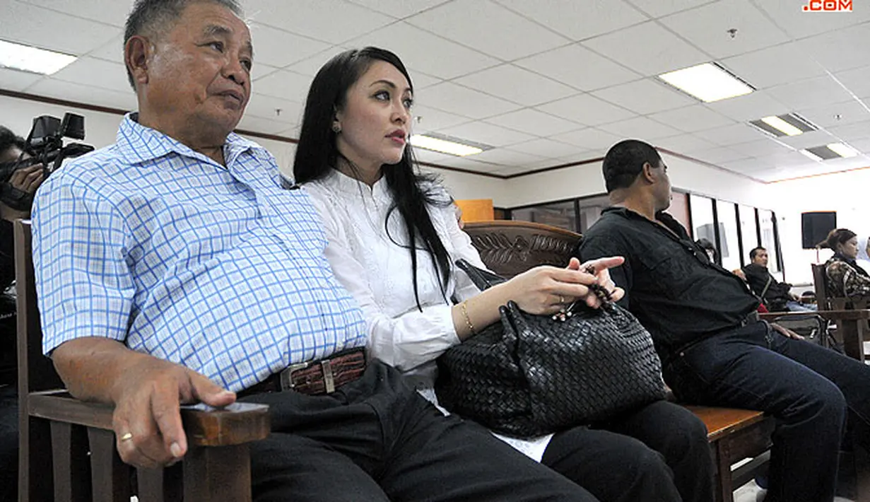 Angie bersama ayahnya, Lucky Sondakh. (Liputan6.com/Abdul Azis Prastowo)