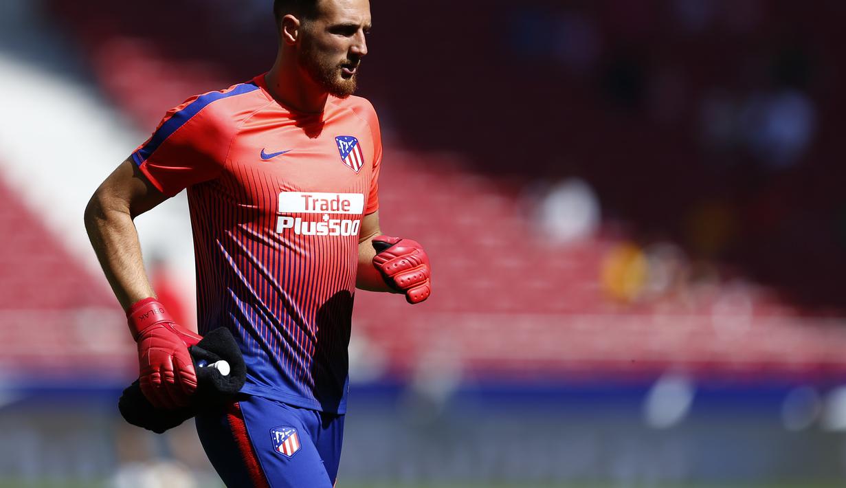Namun kemampuan Oblak musim ini sangat pantas dihargai dengan harga tinggi. Klausul 100 juta euro mesti dikerluarkan Man United jika ingin mendatangkan Oblak ke Old Trafford. (AFP/Benjamin Cremel)