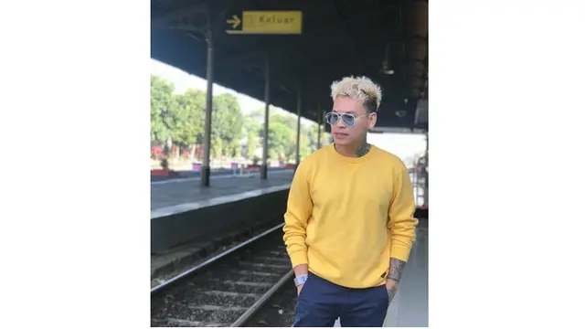 7 Foto Asli Hudson Dua Wajah yang Hadir di Acara Talkshow dan Kena Teguran KPI
