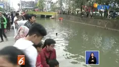 Sang ibu yang masih sangat bersedih kehilangan putra bungsunya mengaku sudah pasrah dan menerima musibah yang menimpa anaknya.