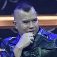 Mulan Jameela sedang sibuk mengurus kehamilannya yang sudah menginjak usia empat bulan. Ahmad Dhani pun berharap, anak keduanya dari Mulan, berjenis kelamin perempuan.