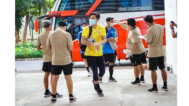 Cedera Panjang, Ini 5 Potret Terbaru Ernando Ari Kiper Persebaya Surabaya