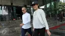Marshanda dan sang kekasih, Egi John tampil kompak mengenakan baju putih saat menyambangi KPK, Jakarta, Jumat (2/10/2015). Marshanda datang untuk meminta izin agar bisa menjenguk OC Kaligis yang ditahan di Rutan Guntur. (Liputan6.com/Helmi Afandi)