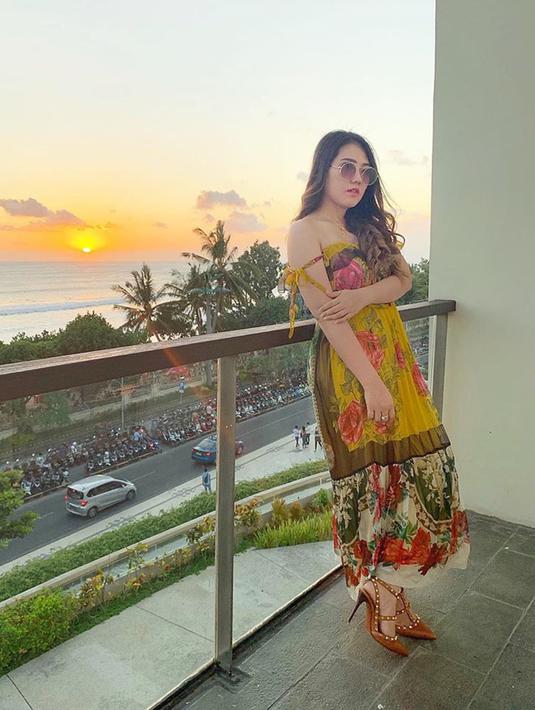 FOTO Gaya Via Vallen Nikmati Liburan di Bali Bersama 