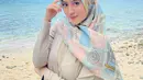 Gaya hijab yang dipakai oleh wanita 22 tahun ini pun terbilang cukup sederhana. Ia bahkan lebih sering tampil dalam makeup natural. (Liputan6.com/IG/@nblh.ayu)