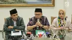 Sekjen PPP Asrul Sani menggelar konferensi pers terkait penetapan status tersangka Ketum PPP Romahurmuziy oleh KPK di Jakarta, Sabtu (16/3). PPP akan segera melakukan rapat pengurus harian untuk menentukan nasib Romahurmuziy. (Liputan6.com/Faizal Fanani)