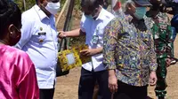 Foto: Menteri PUPR, M.Basuki Hadimuljono, saat mengunyah pembangunan waduk Napun Gete di Kabupaten SIKKA, NTT (Liputan6.com/Dion)