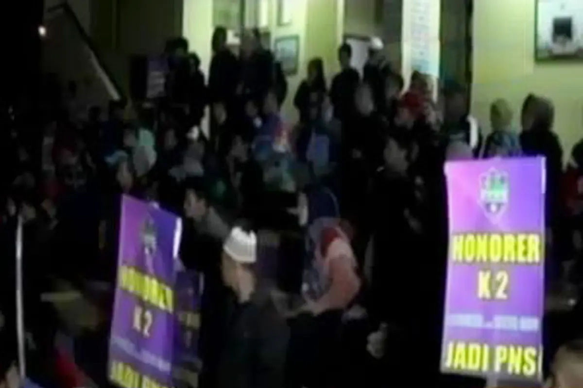 VIDEO: Ribuan Tenaga Honorer Ciamis Berunjuk Rasa di Jakarta