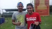 Evan Dimas dan sahabatnya Fugo bersiap berangkat ke Spanyol untuk menjalani latihan khusus di Espanyol B. (Bola.com/Zaidan Nazarul)