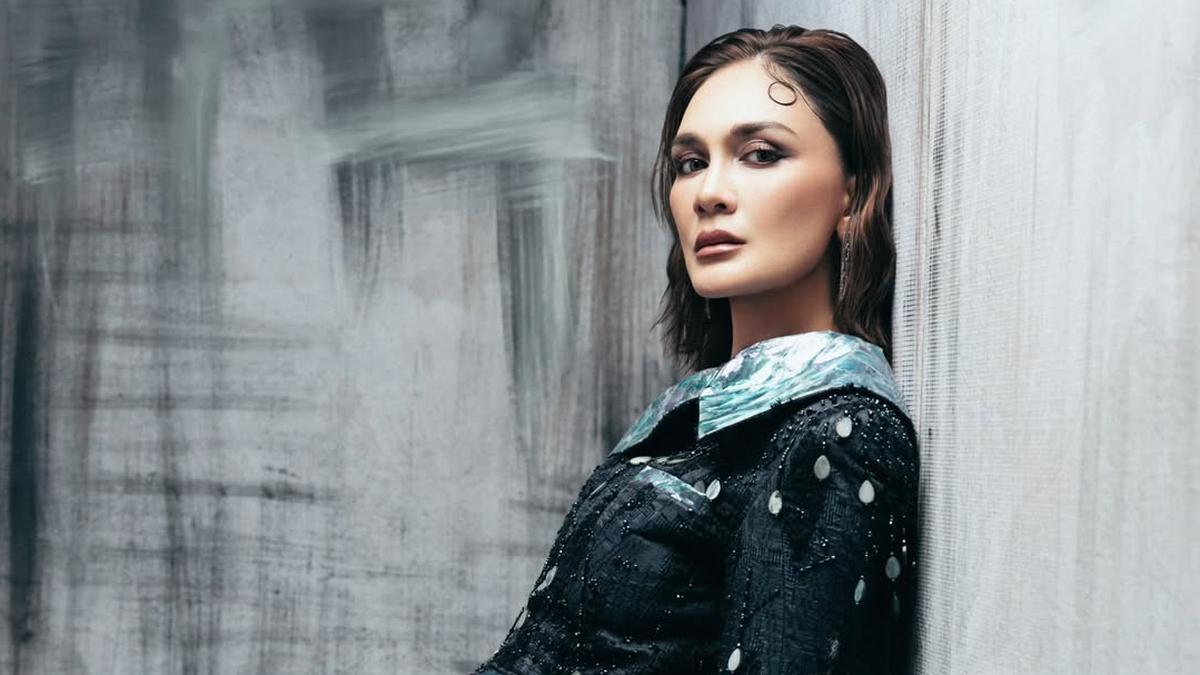 Luna Maya Dukung Pendidikan, Mendirikan TK Sinar Watugong di Flores
