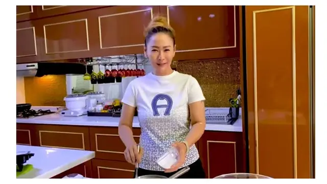 6 Potret Dapur di Rumah Inul Daratista, Elegan dan Bernuansa Cokelat
