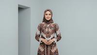 7 Model Gamis Batik Brokat Motif Elegan 2026 untuk Hijabers, Tampil Cantik dan Mewah