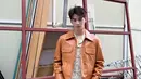 <p>Memadukan kemeja bermotif dengan ripped jeans, gaya Cha Eun Woo Astro ini banjir pujian. Ia juga memilih memakai jaket kulit berwarna cokelat muda untuk menambah detail pada penampilannya. (Liputan6.com/IG/@eunwo.o_c)</p>