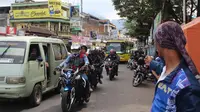 Pemudik masih memadati ruas jalan di Garut, Jawa Barat. (Liputan6.com/Jayadi Supradin)