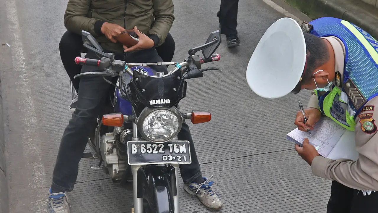 Penerobos Jalur Transjakarta Kalang Kabut Saat Razia