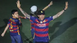 Daniel Alves da Silva merupakan bek kanan Barcelona yang mampu menorehkan 21 gol dan 101 assit. Kepindahannya ke Juventus tahun 2016 silam, bersetatus sebagai pemain bebas transfer, padahal dirinya juga sumbangkan puluhan gelar untuk El Barca. (Foto: AFP/Pau Barrena)