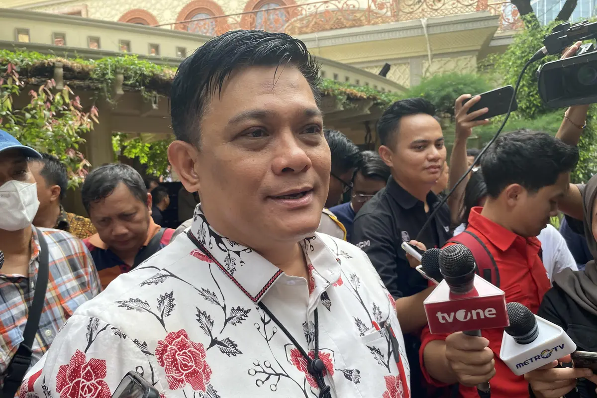 Direktur Reserse Kriminal Khusus Polda Metro Jaya Kombes Pol Ade Safri Simanjuntak menerangkan, surat pemberitahuan Ketua KPK Firli Bahuri menjadi tersangka dikirimkan ke Kejati DKI Jakarta dan Mensesneg.