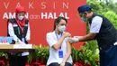 Dokter Reisa Bromo Asmara menjalani  vaksinasi COVID-19 dosis kedua di Kompleks Istana Kepresidenan, Jakarta, Rabu (27/1/2021). Target vaksinasi nasional ini diharapkan selesai dalam satu tahun. (Rusman/Biro Pers Sekretariat Presiden)