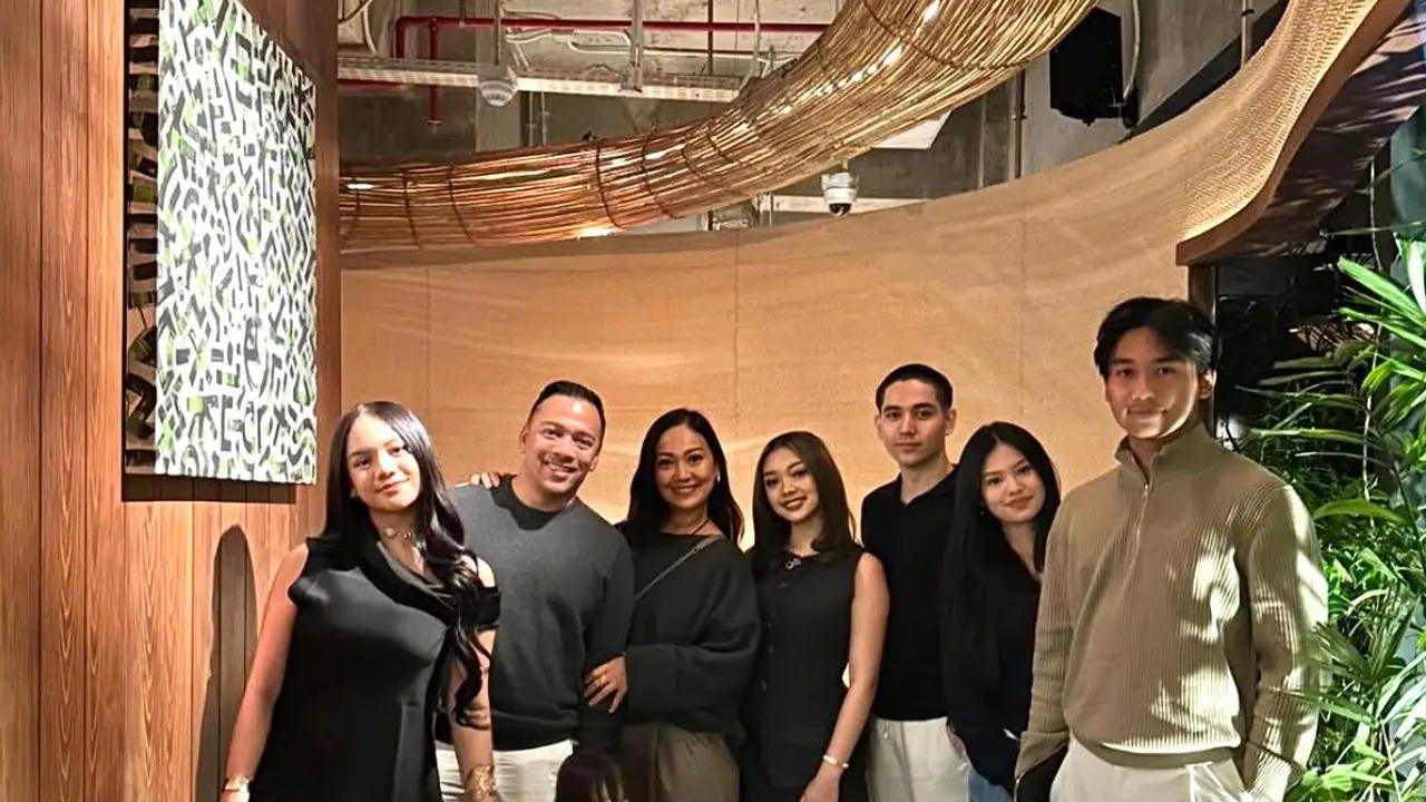 The Baldys adakan Dinner untuk Ulang Tahun Baldy Mulya (Instagram/@riafinola)