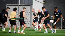 Pertandingan El Clasico Liga Spanyol antara Real Madrid vs Barcelona ini dijadwalkan kick-off Minggu, 27 Oktober 2024, jam 02.00 WIB. (AFP/Josep Lago)
