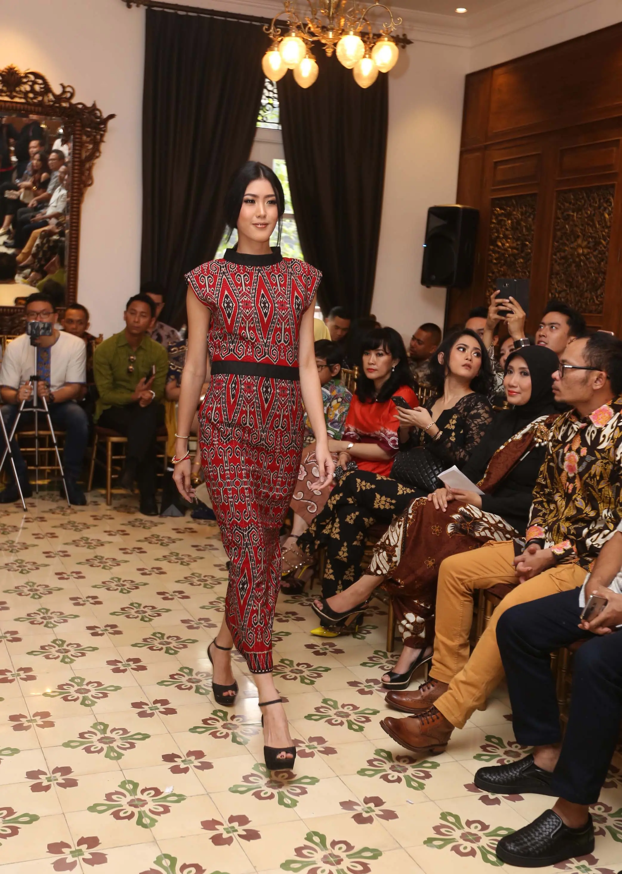 Batik ready to wear formal & casual hang out style. (sumber foto: dok.ambahbatik)