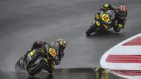 Duo pembalap milik tim Valentino Rossi, Mooney VR46 Racing Team, Luca Marini dan Marco Bezzecchi, sempat memberikan kejutan pada sesi kualifikasi MotoGP Portugal. (AFP/PATRICIA DE MELO MOREIRA)