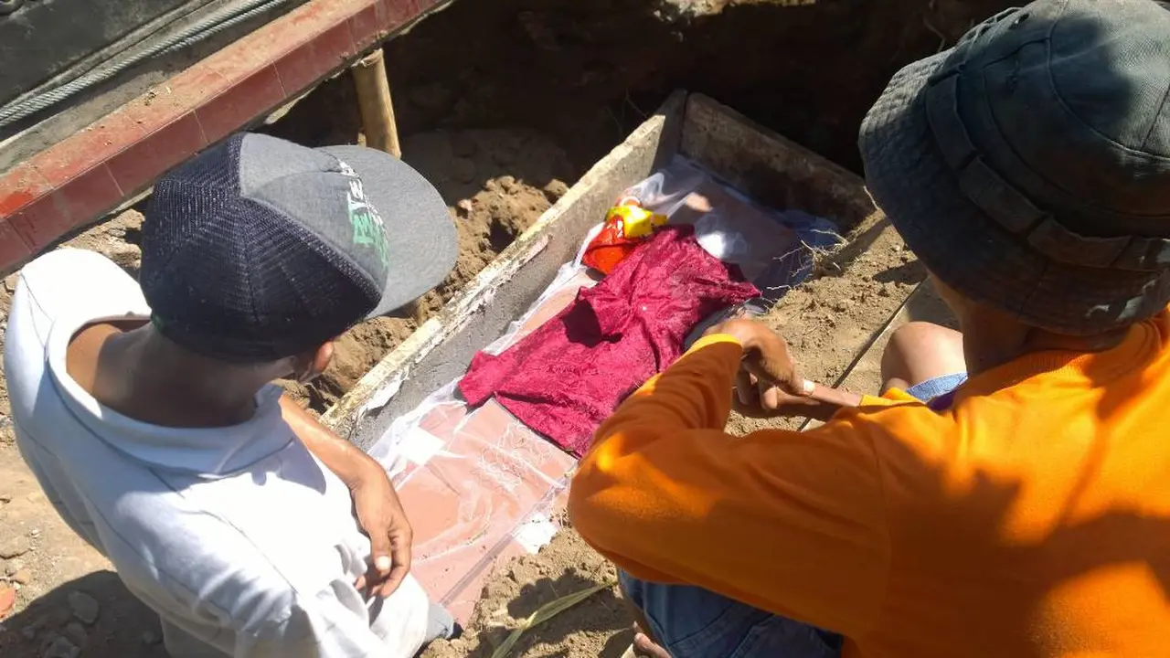 Gaun Prewedding Temani Calon Pengantin Wanita di Dalam Kubur 