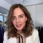 Maksud hati ingin memamerkan pakaian barunya, Trinny Woodall justru memperlihatkan payudaranya (dok.instagram/@trinnywoodall/https://www.instagram.com/p/COCvs19iUSI/Komarudin)