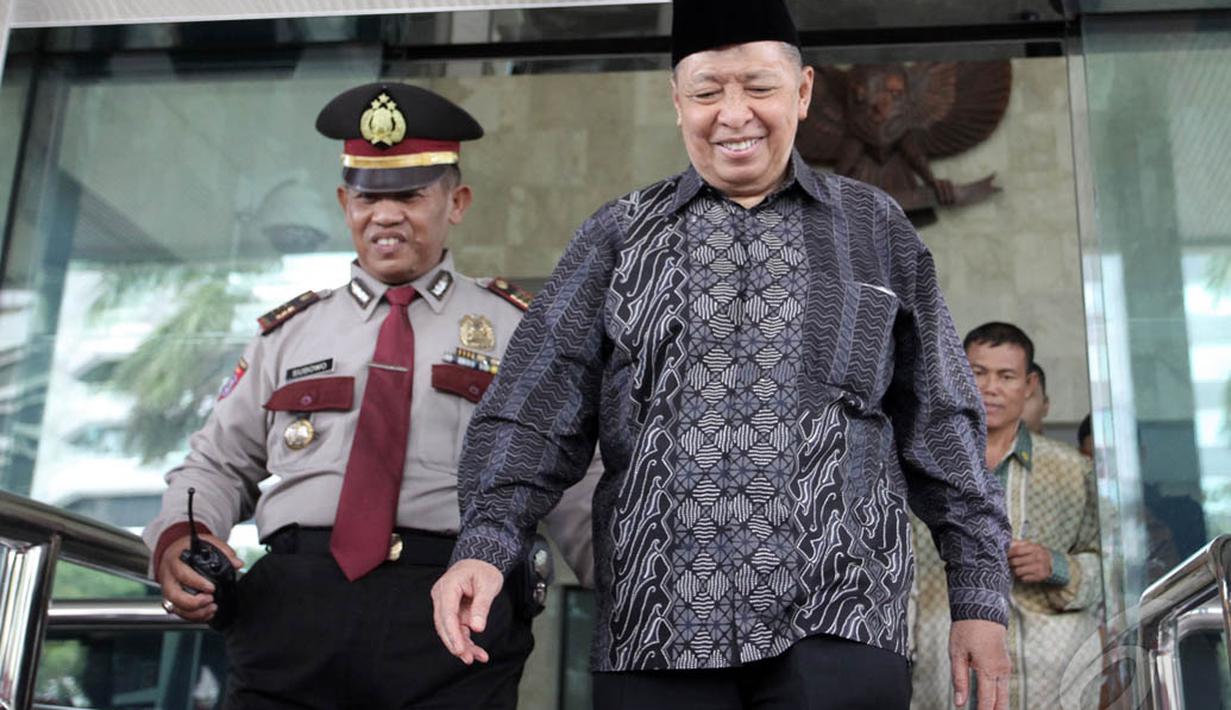 Datangi KPK, Mantan Wapres Hamzah Haz Jenguk Fuad Amin ...