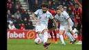 Pemain Liverpool, Mohamed Salah menendang bola dari titik penalti yang gagal menjadi gol saat melawan Bournemouth dalam pertandingan lanjutan Liga Inggris 2022/2023, Sabtu (11/3/2023). (AFP/Steve Bardens)