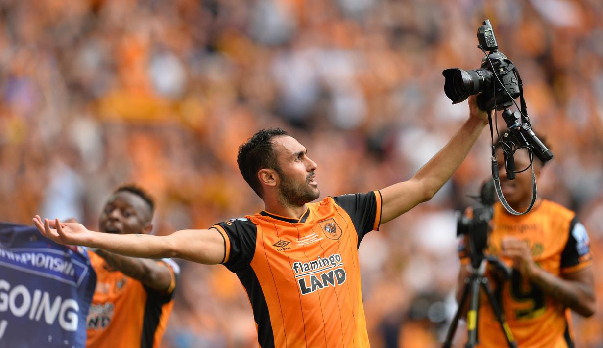 Gelandang Mesir, Ahmed Elmohamady saat ini bergabung bersama klub Inggris Aston Villa setelah sebelumnya bermain untuk Hull City. Elmohamady termasuk dalam daftar skuat timnas Mesir untuk Piala Dunia 2018 di Rusia. (AFP/Glyn Kirk)