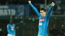 Striker Napoli, Jose Maria Callejon, merayakan kemenangan atas Crotone pada laga Serie A Italia di Stadion Ezio Scida, Crotone, Jumat (29/12/2017). Crotone kalah 0-1 dari Napoli. (AFP/Carlo Hermann)