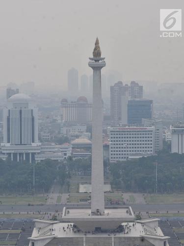 Jakarta Diselimuti Kabut