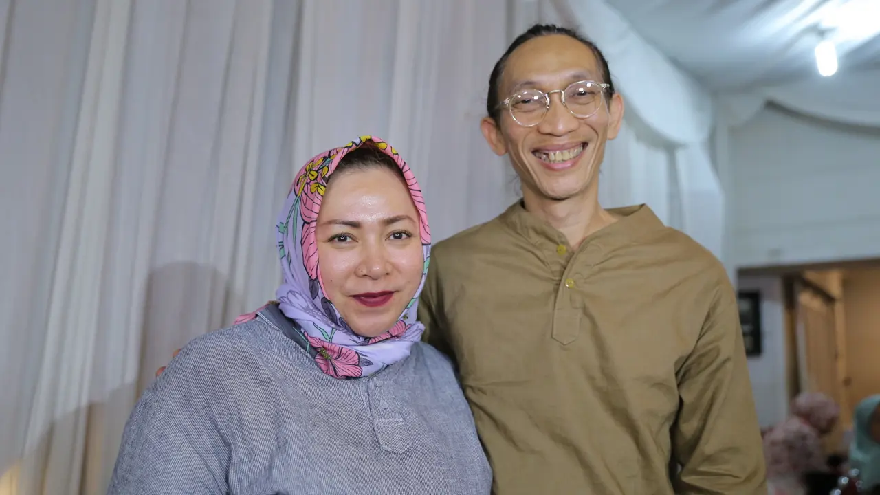 [Bintang] Selalu Harmonis, Ini Rahasia Rumah Tangga Melly Goeslaw - Anto Hoed