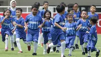 Player Escort Kids Allianz pada lanjutan penyisihan Grup H Piala AFC 2019 antara PSM Makassar Vs Home United, Selasa (30/4/2019) di Stadion Pakansari, Kab. Bogor. (Bola.com/Muhammad Iqbal Ichsan)