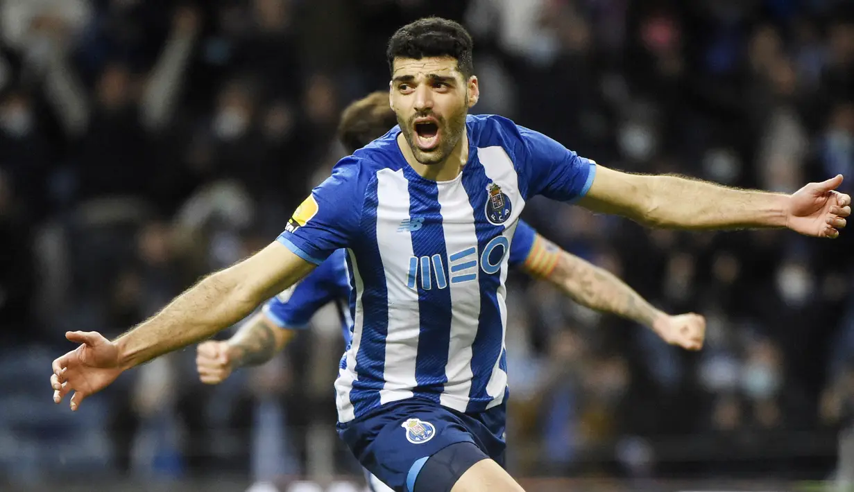 Mehdi Taremi menjadi salah satu talenta dari Asia yang cukup bersinar di Eropa. Pemain yang sukses mengemas 49 gol dalam 95 penampilan bersama FC Porto ini memiliki banderol mencapai 20 juta euro atau Rp313 miliar. (AFP/Miguel Riopa)