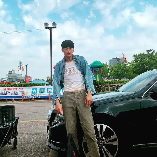 Pose Kocak Kim Soo Hyun
