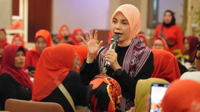 Istri Calon Presiden (Capres) nomor urut 3 Ganjar Pranowo, Siti Atikoh menemui perkumpulan majelis taklim ibu-ibu di Kota Manado, Sulawesi Tengah, Selasa (16/1/2024).
