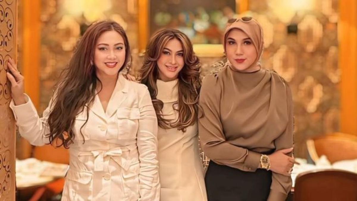 Ratu Sinetron Era 90-an Marini Zumarnis dan Diana Pungky Pamer Reunian, Pesonanya Selalu Curi Perhatian