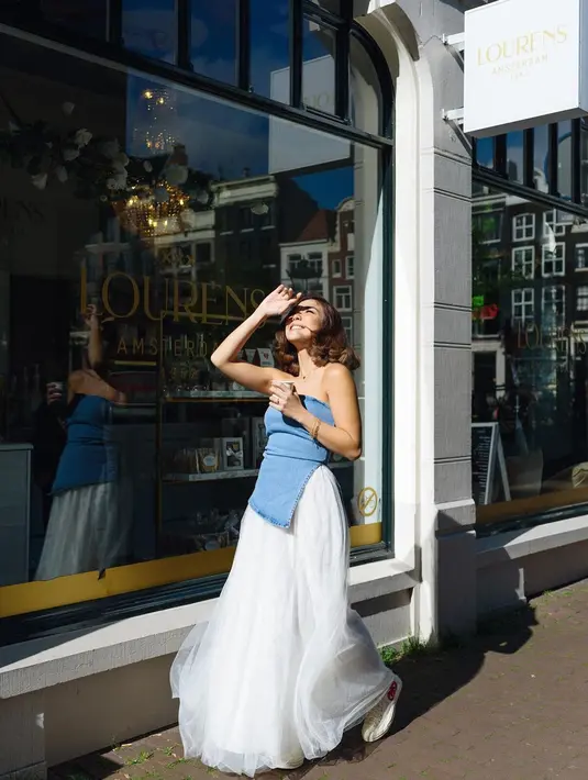 Momen keseruan Gisel travelling ke Belanda dan Prancis kerap dibagikan melalui Instagram-nya. [Foto: IG/gisel_la].