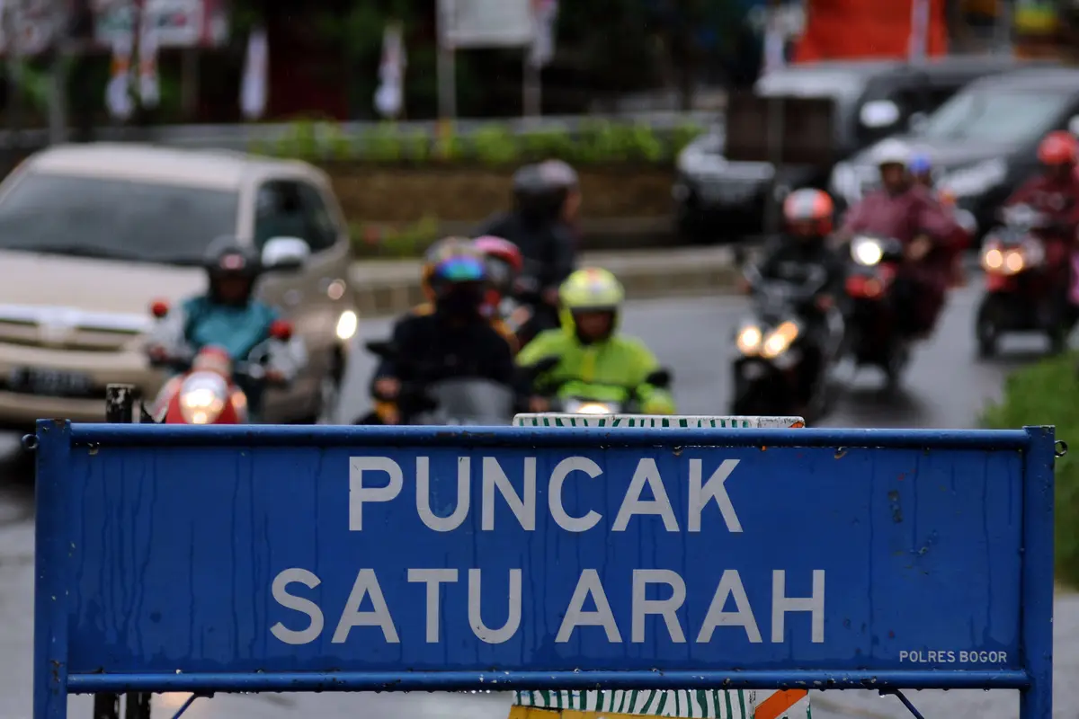 20160208-Polres Bogor Terapkan Buka Tutup Jalur Puncak-Bogor