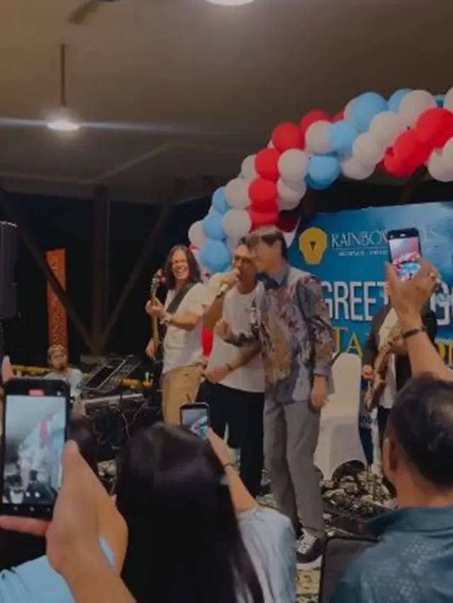 6 Momen Naga ADA Band Manggung Bareng Shin Tae-yong, Ikut Joget Pakai Batik