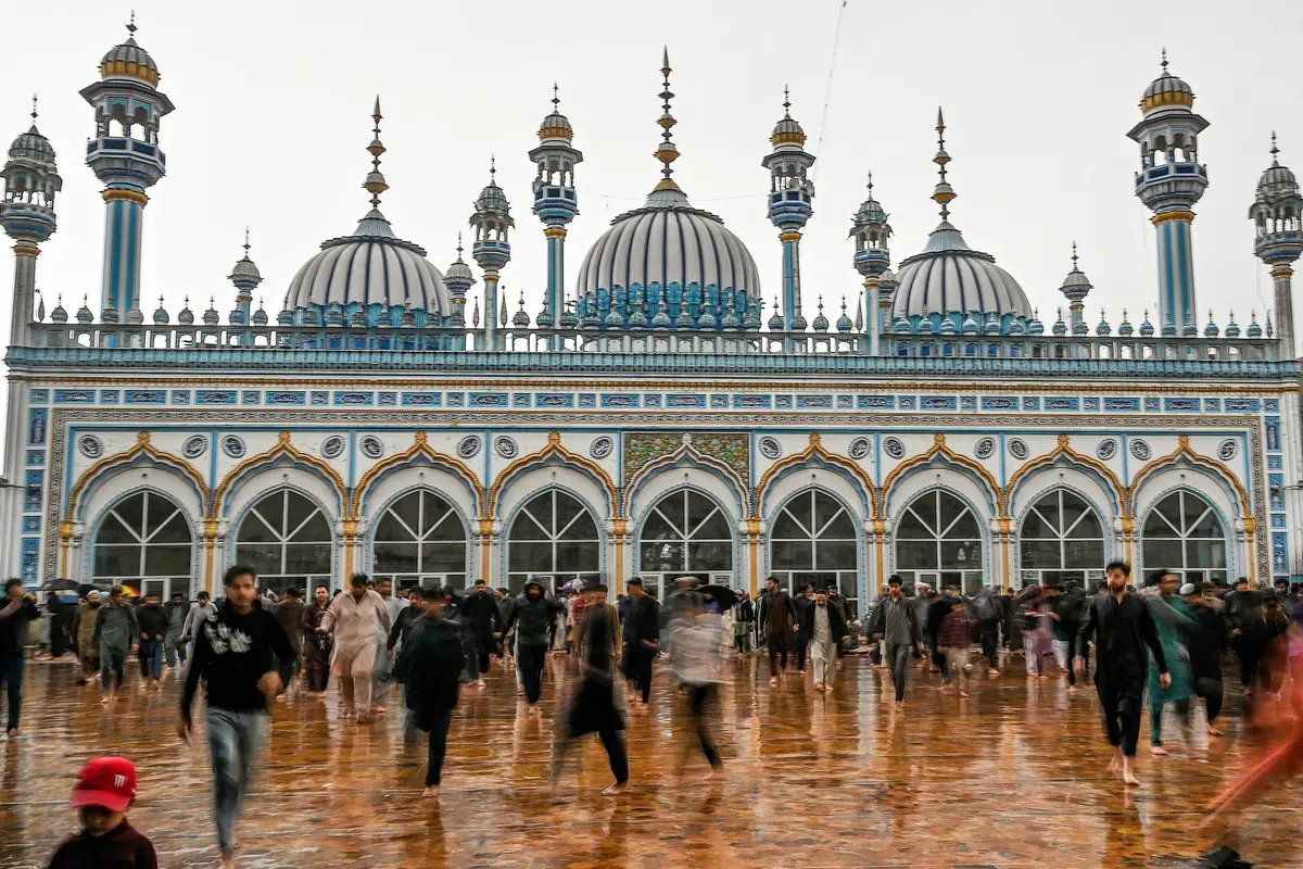 Suasana Sholat Jumat Pertama Ramadhan 1444 H Hijriah di Berbagai Negara