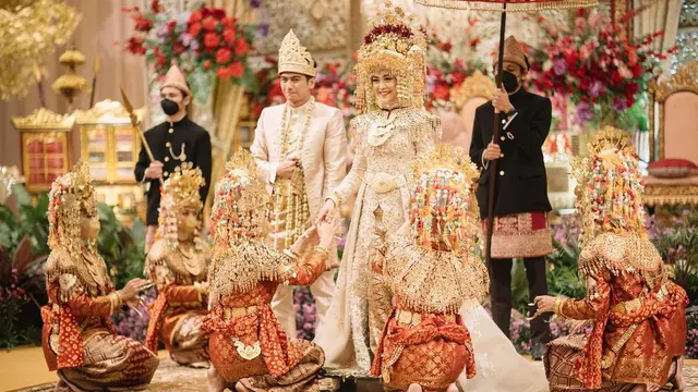 Teuku Ryan dan Ria Ricis. (Foto: Dok. Clinovic Photograophy dari Instagram @riaricis1795)