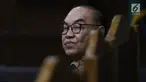 Terdakwa suap pembangunan PLTU Riau-1 Johannes Budisutrisno Kotjo saat menjalani sidang lanjutan di Pengadilan Tipikor, Jakarta, Kamis (18/10). Sidang mendengar keterangan saksi dari PT PJB dan PT Samantaka Batubara. (Liputan6.com/Helmi Fithriansyah)