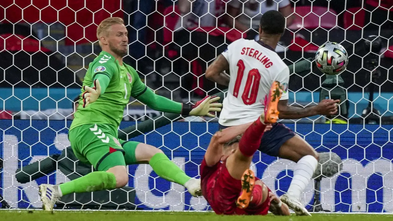 Foto Piala Eropa: Singa Berhasil Menjinakan Dinamit, Inggris Hadapi Italia di Final Euro 2020